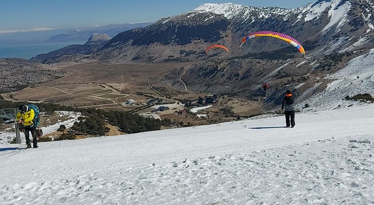 Her yıl çok sayıda kayakseveri ağırlayan Isparta'daki Davraz Kayak Merkezi,