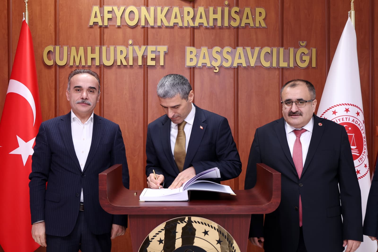 Afyonkarahisar Valisi Dr. Naci Aktaş, iadeiziyaretleri kapsamında Adli Yargı ve