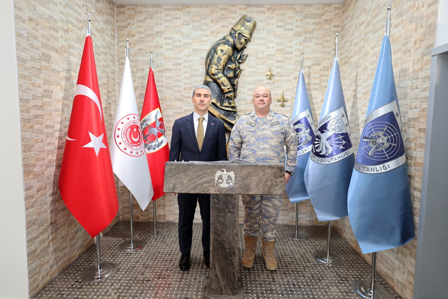Afyonkarahisar Valisi Dr. Naci Aktaş, şehirdeki iadeiziyaretleri kapsamında 17. Hava