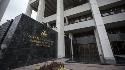 İran'da yaşanan sıcak gelişmelerin ardından döviz kurlarında baş gösteren sert