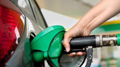 Küresel petrol fiyatlarındaki dalgalanma ve döviz kurundaki hareketlilik, akaryakıt fiyatlarına