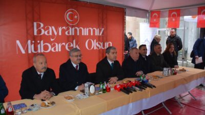 
Afyonkarahisar'da Ramazan Bayramı dolayısıyla bayramlaşma programı gerçekleştirildi.
