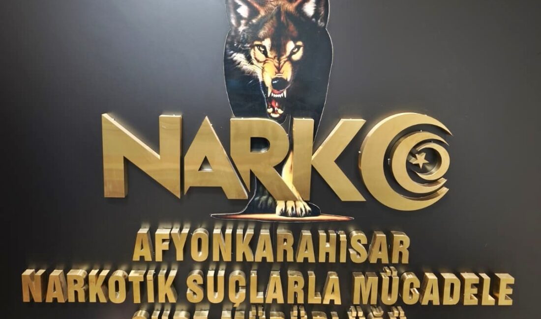 Afyonkarahisar İl Emniyet Müdürlüğü ekipleri, sokak satıcılarına yönelik yürüttüğü kararlı