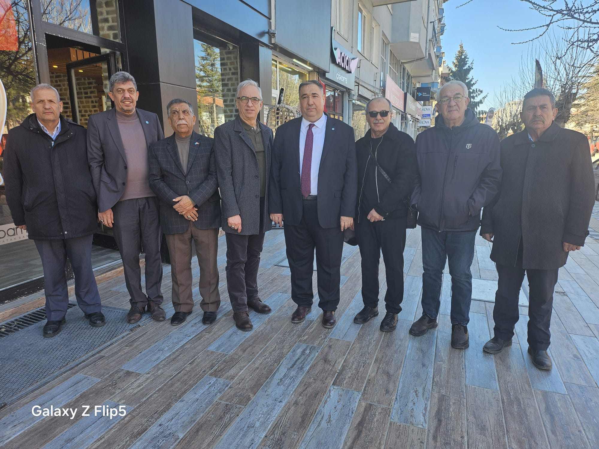 İYİ Parti Afyonkarahisar heyeti Milli Birlik Caddesi’ndeydi. İl Başkanı Muhammet