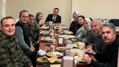 Afyonkarahisar Sandıklı Devlet Hastanesi gerçekleştirilen iftar programında hastane yöneticileri ve