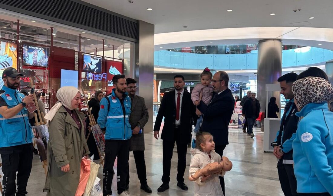Afyonkarahisar’da Ramazan ayı kapsamında yürütülen sağlık farkındalığı çalışmaları vatandaşlarla buluşmaya