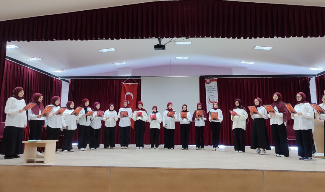 TOBB Kız Anadolu İmam Hatip Lisesi tarafından düzenlenen “İstiklal Marşı