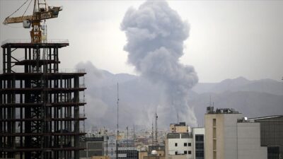 ABD ve ABD ve İsrail’in saldırıları altındaki İran’ın başkenti Tahran’da