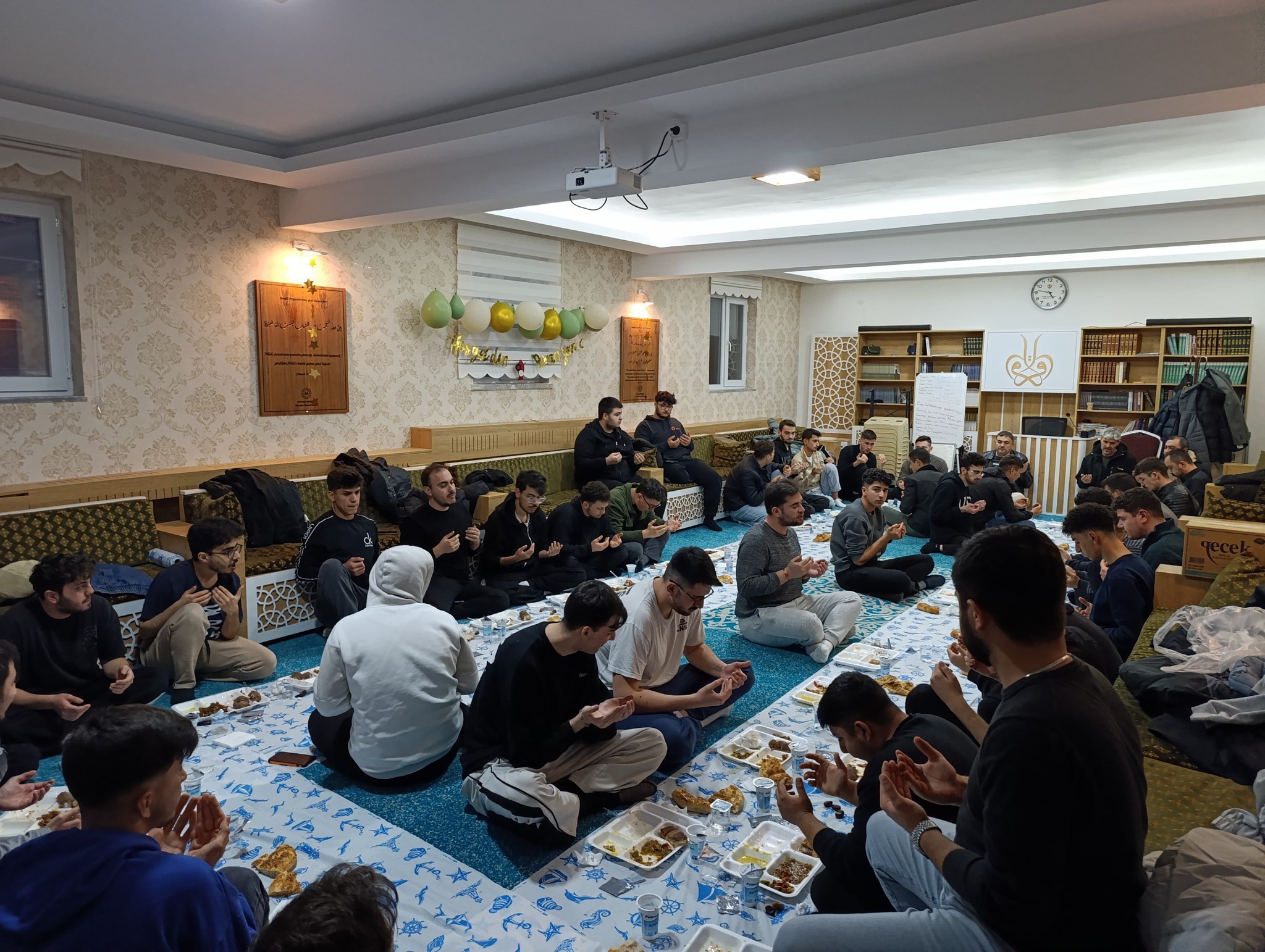 Afyonkarahisar Emirdağ Müftülüğü Gençlik Koordinatörlüğü tarafından Diyanet Gençlik Merkezi'nde üniversite