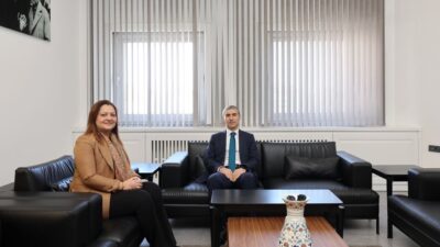 Afyonkarahisar Valisi Naci Aktaş, Burcu Köksal’a iadeiziyarette bulundu. Afyonkarahisar Belediyesi’nde