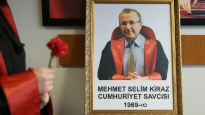 İstanbul Adalet Sarayı’ndaki makam odasında 31 Mart 2015 tarihinde düzenlenen