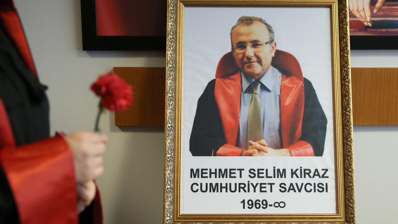 İstanbul Adalet Sarayı’ndaki makam odasında 31 Mart 2015 tarihinde düzenlenen