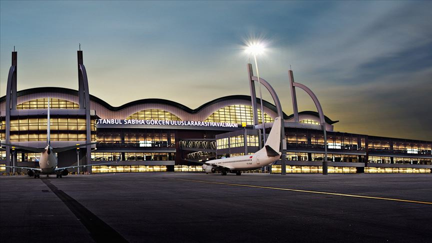 İstanbul'da etkili olan şiddetli yağış ve fırtına nedeniyle Sabiha Gökçen