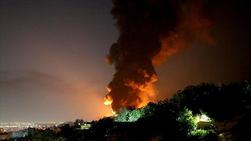 İran’ın İsrail’e yönelik başlattığı misilleme operasyonları kapsamında fırlatılan füzelerden biri,