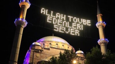 İslam dünyasında Kur'an-ı Kerim'in indirilmeye başlandığı ve "bin aydan daha