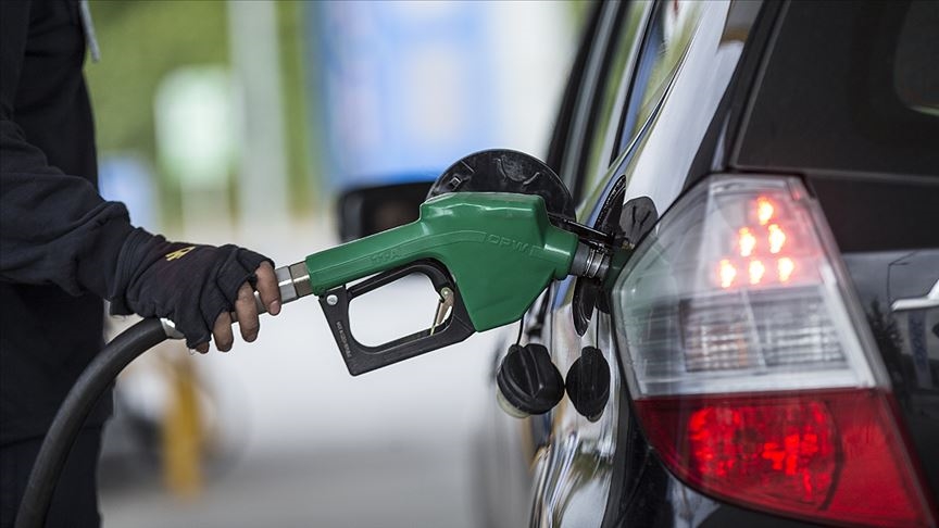 Küresel petrol piyasalarındaki sert dalgalanmalar, yurt içinde pompa fiyatlarına rekor