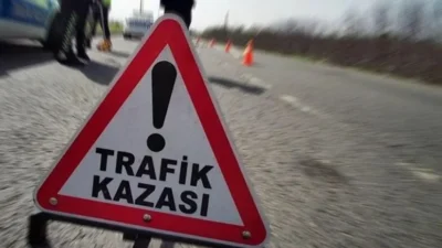 Afyonkarahisar’ın İscehisar ilçesinde iki otomobilin çarpışması sonucu meydana gelen trafik