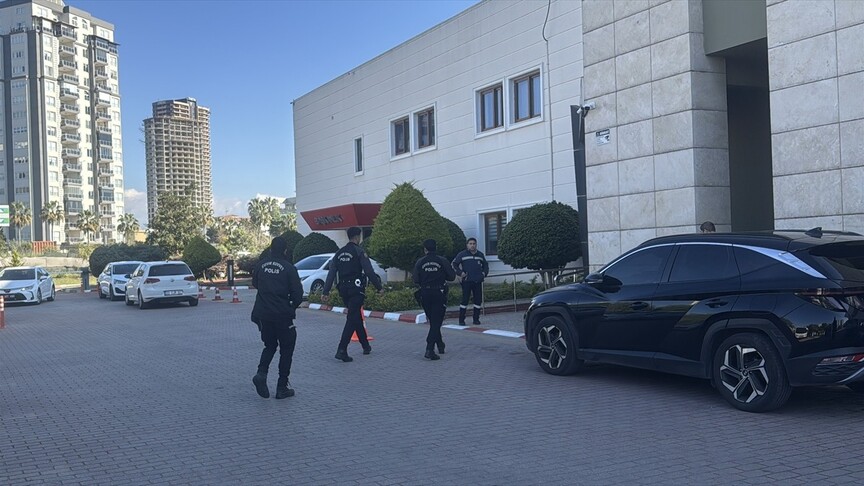 Mersin'de Yenişehir Belediyesine yönelik rüşvet alındığı ve ihaleye fesat karıştırıldığı