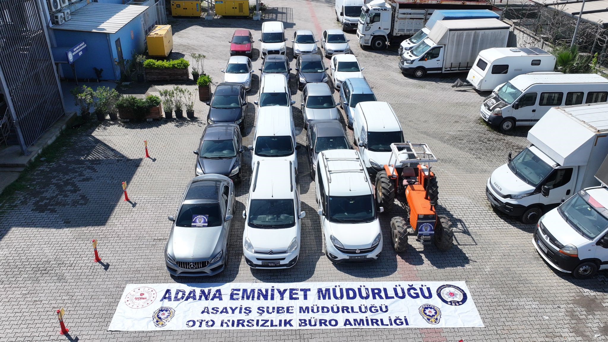 Adana merkezli 8 ilde depremde ağır hasar gören araçları ‘change'