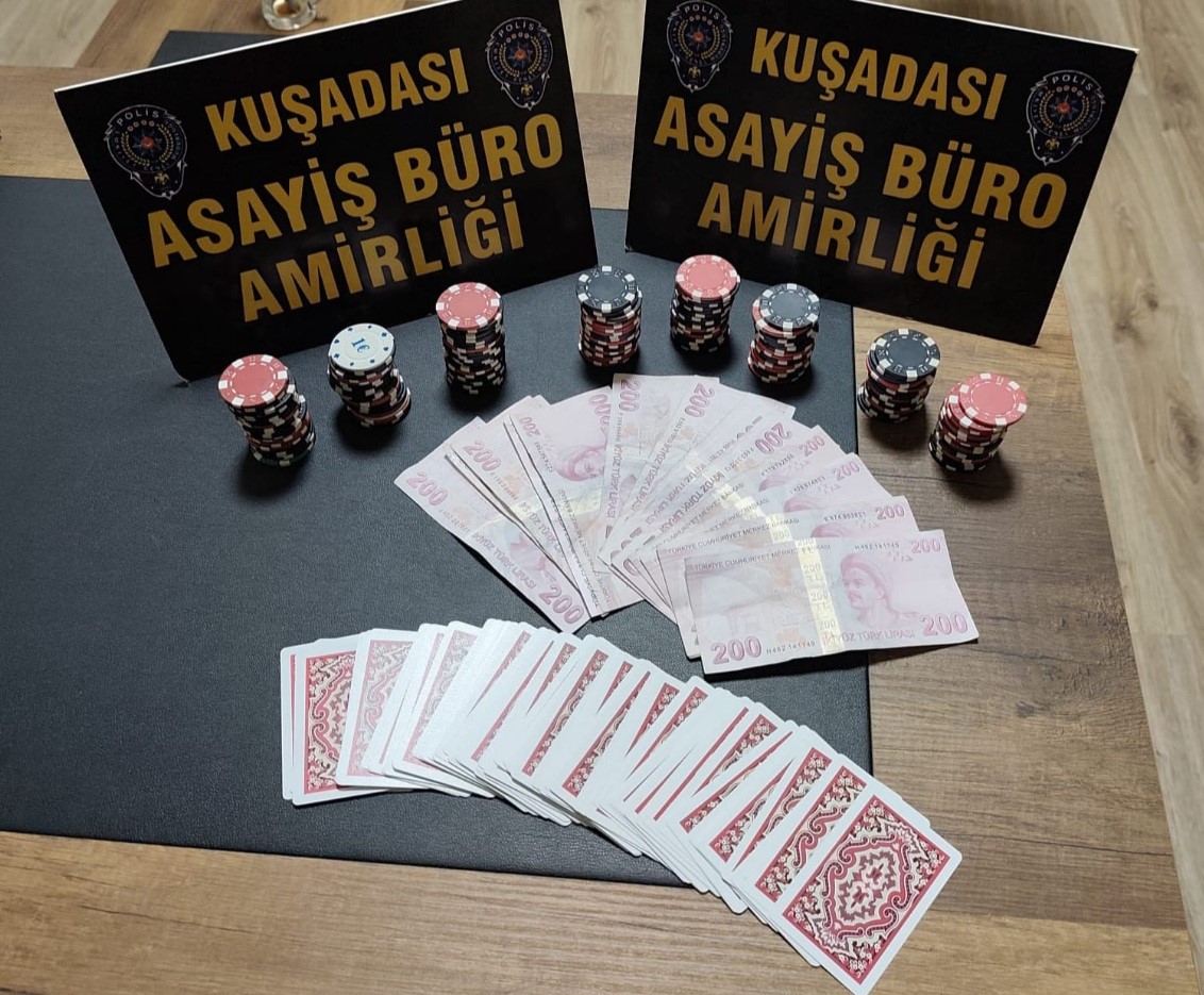 Aydın'ın Kuşadası ilçesinde 4 işletmeye yönelik yapılan 'kumar' baskınında 16