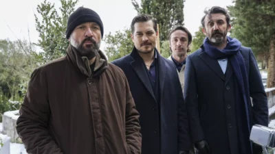 Başrollerini Çağatay Ulusoy ve Demet Özdemir’in paylaştığı sevilen dizi "Eşref