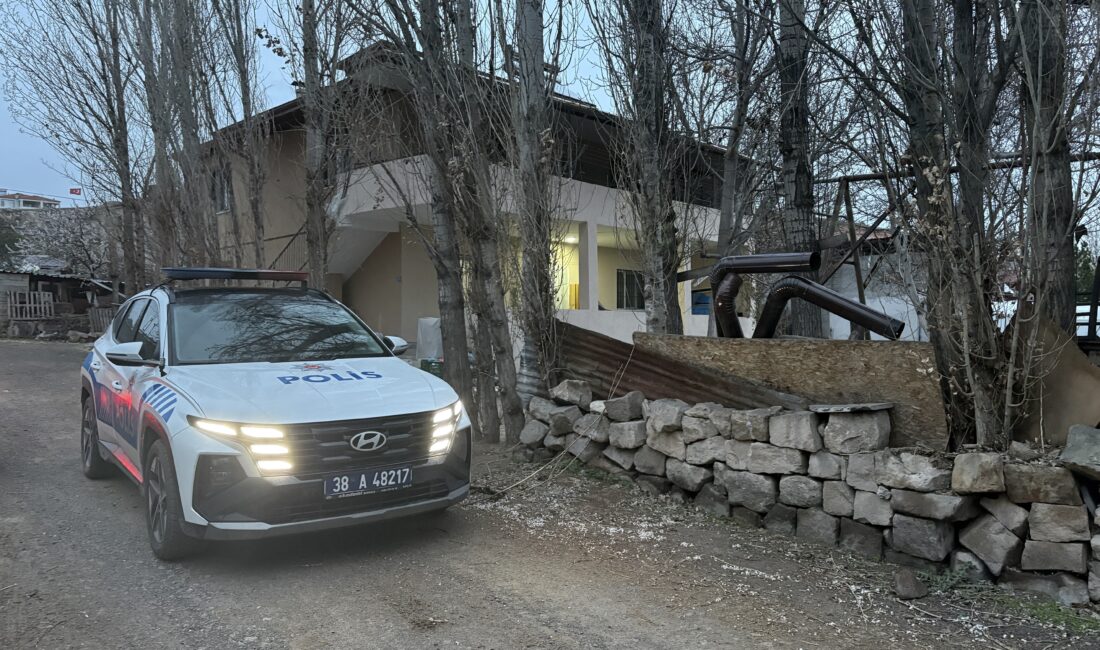Kayseri’nin Kocasinan ilçesinde müstakil bir evde yaşayan iki kardeş, sobadan