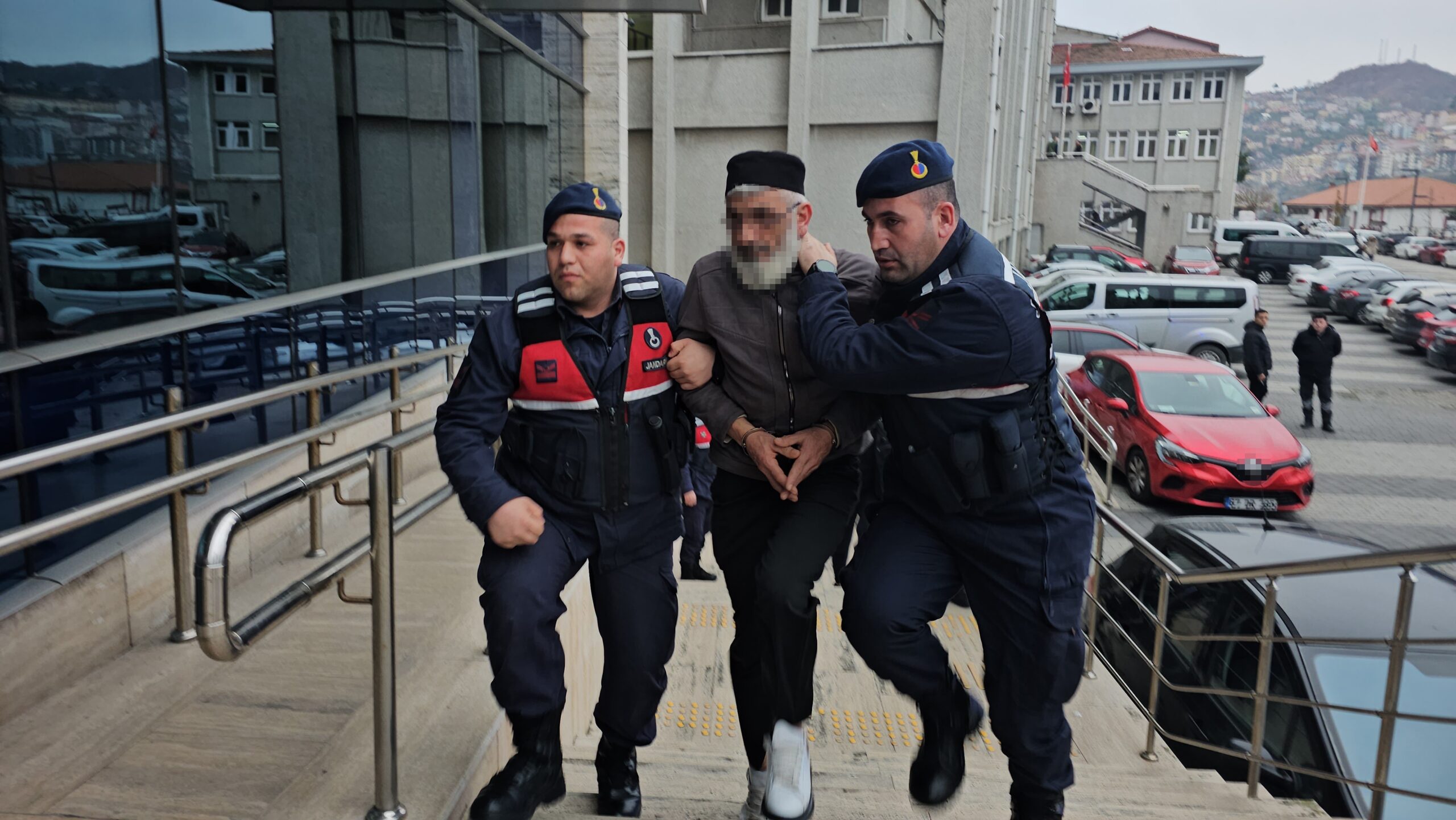 Zonguldak'ta 32 yıllık eşi Tülay Ündeş ve kayınvalidesi Zaide Alkaç'ı