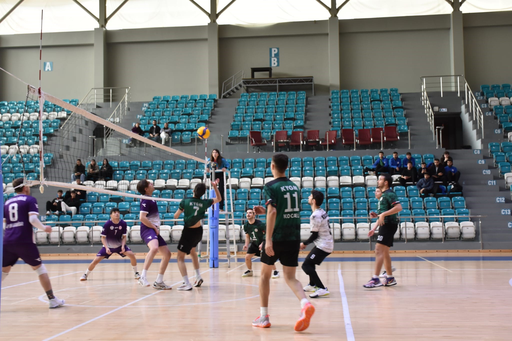 Gençlik ve Spor Bakanlığı tarafından Uşak’ta düzenlenen YURTLİG Voleybol Ege