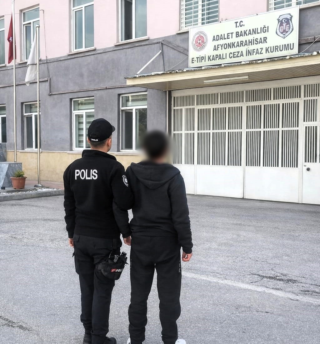 Afyonkarahisar’da hırsızlık suçundan hakkında kesinleşmiş hapis cezası bulunan bir şahıs,