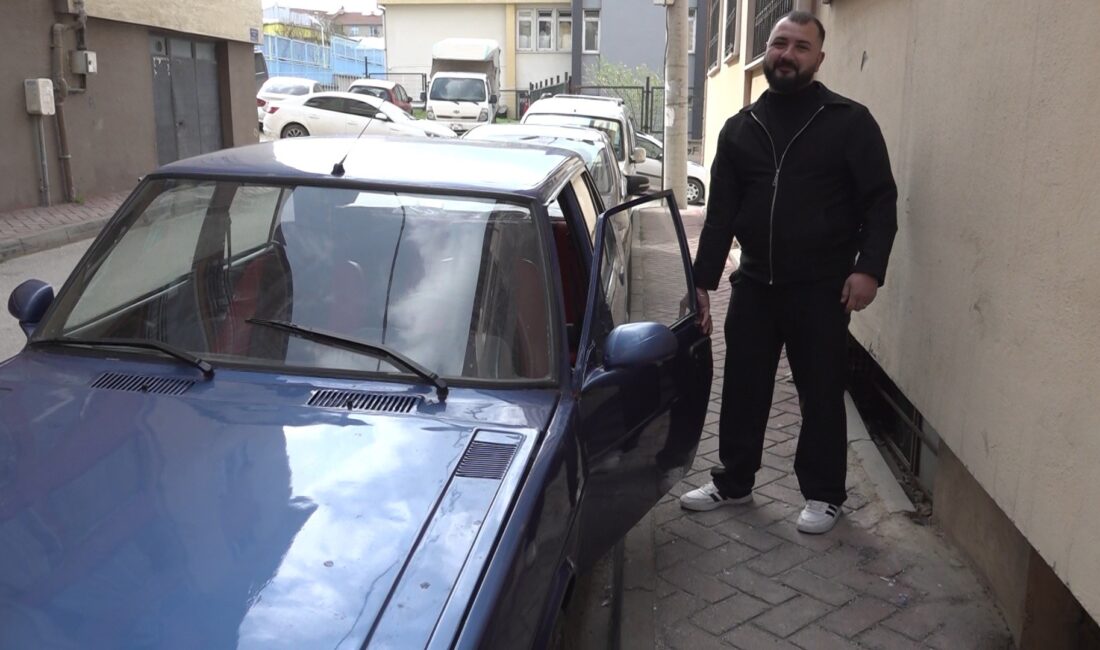 Eskişehirli esnaf Enes Özçelik, aylardır köşede unuttuğu 40 yaşındaki aracını