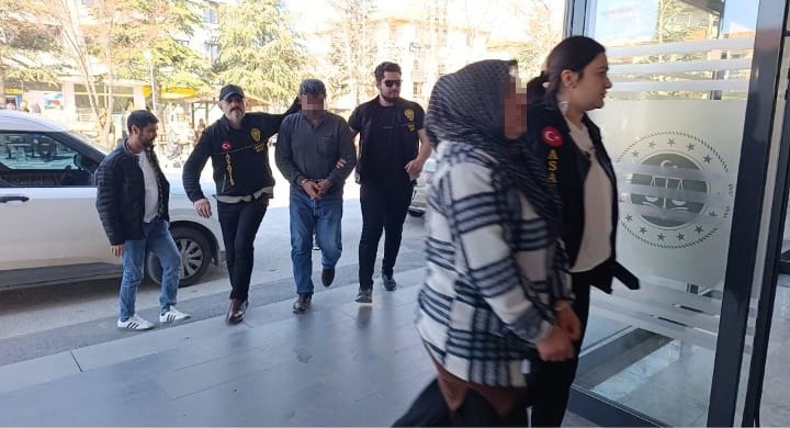 Afyonkarahisar’da komşular arasında uzun süredir devam eden "halı çırpma ve