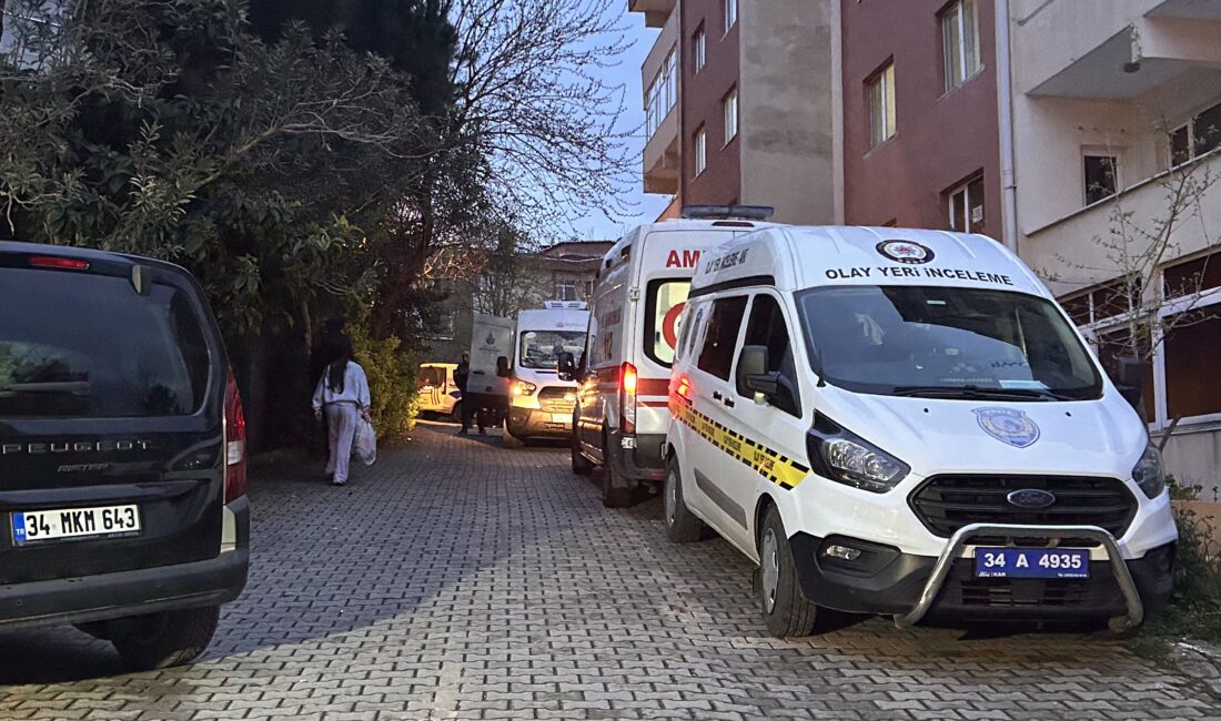 İstanbul Üsküdar’da bir sitede meydana gelen olayda, anne ve babasıyla