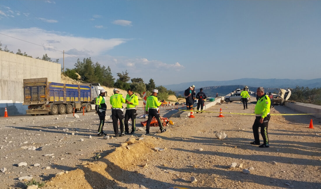 Mersin’in Mut ilçesinde meydana gelen korkunç kazada, mermer yüklü bir