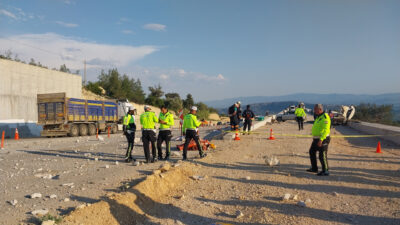 Mersin’in Mut ilçesinde meydana gelen korkunç kazada, mermer yüklü bir