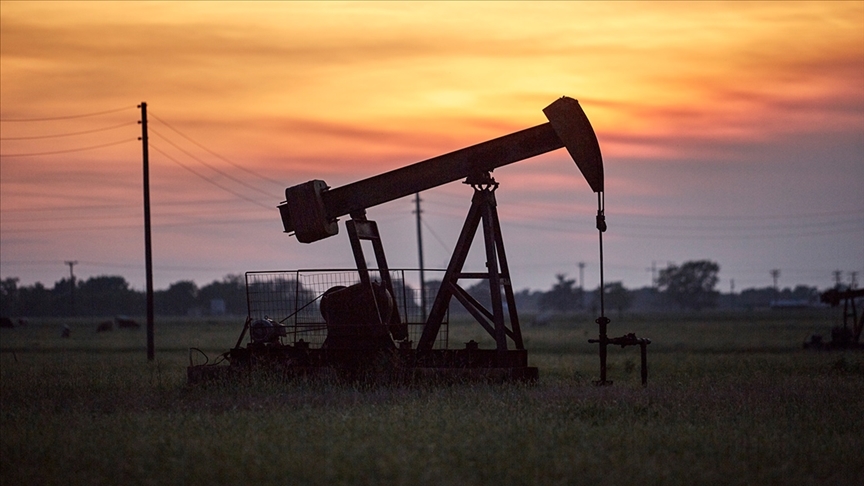 Brent petrolün varili uluslararası vadeli piyasalarda 107,87 dolardan satılıyor.