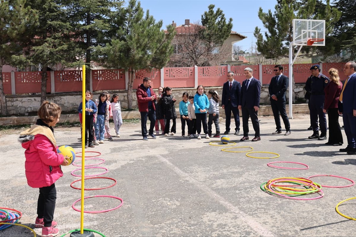 Vali Dr. Naci Aktaş, İhsaniye ilçesinde bir dizi ziyaret ve