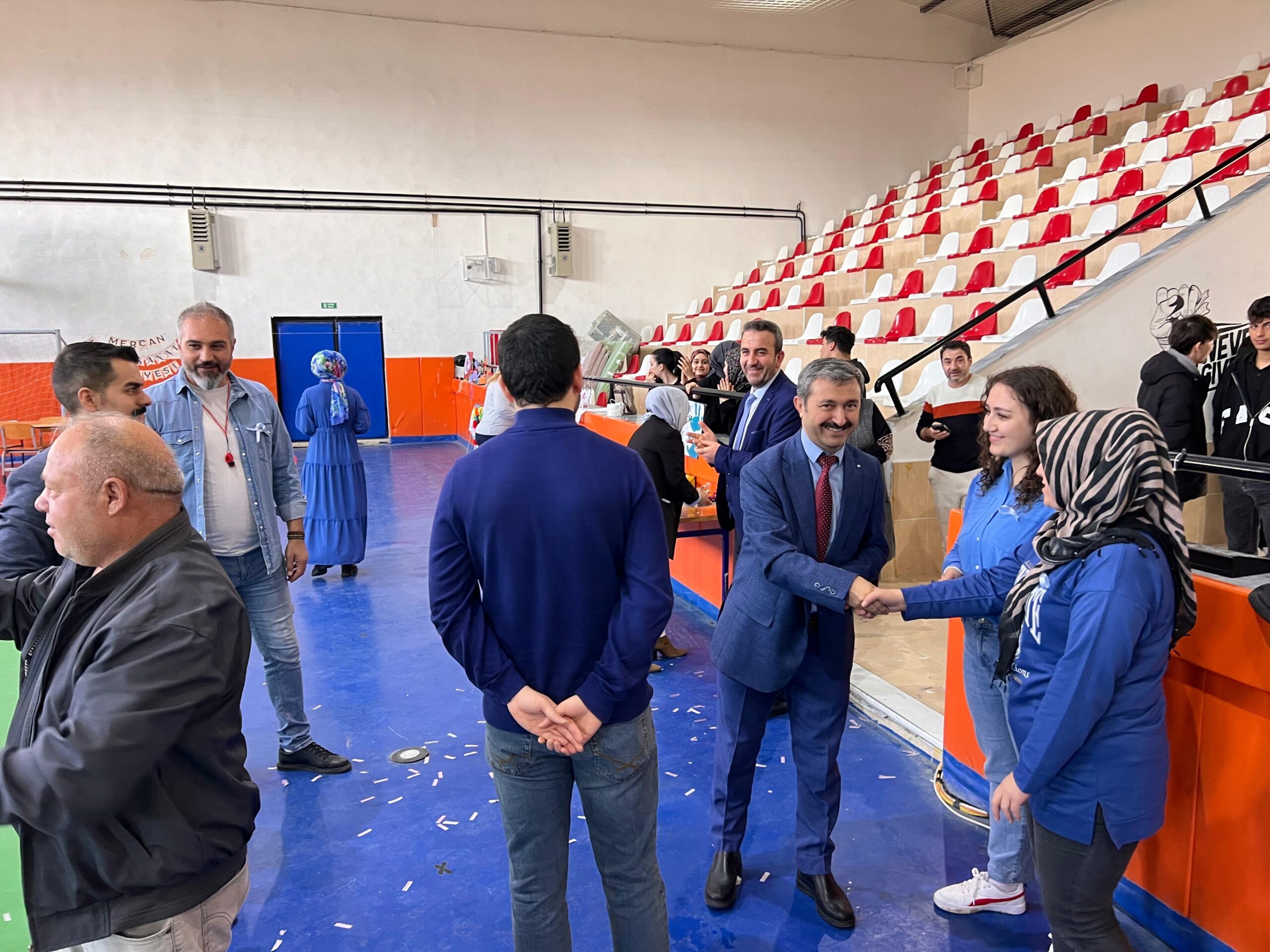 
İscehisar İlçe Millî Eğitim Müdürlüğü koordinesinde, 2 Nisan Dünya Otizm
