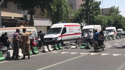 İran'ın güneydoğusundaki Sistan-Beluçistan'da devriye görevi yürüten polislere açılan ateş sonucu