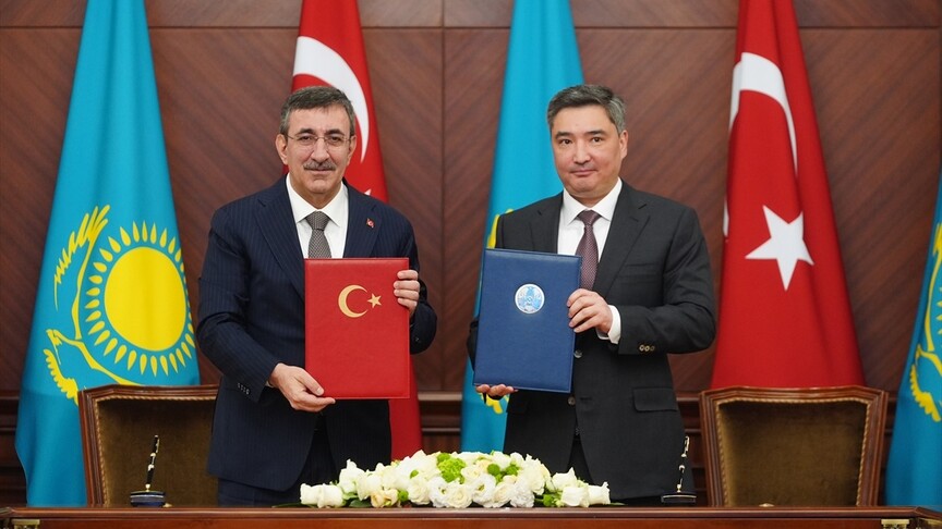 Kazakistan'ın başkenti Astana'da düzenlenen Kazakistan-Türkiye Karma Ekonomik Komisyonu (KEK) Heyetler
