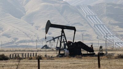Brent petrolün varil fiyatı, ABD ile İran'ın uzlaşı sağlamaya yaklaştığına