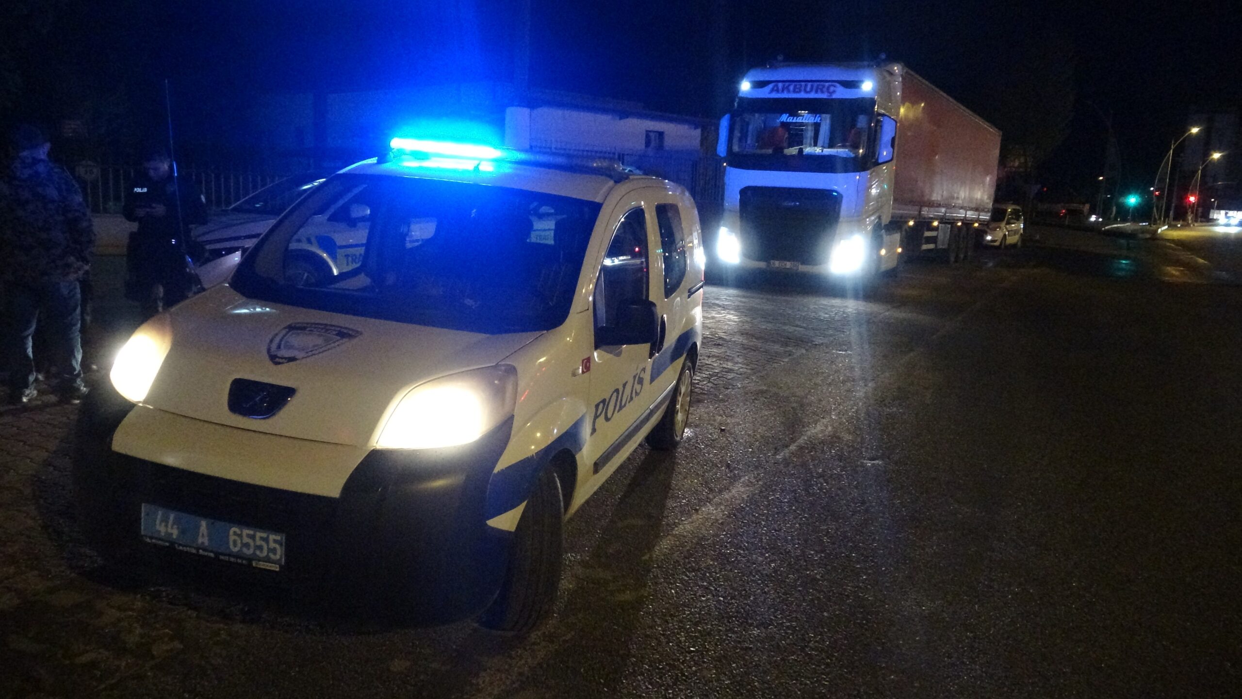 Malatya'nın Darende ilçesinde gece yarısı kanlar içerisinde yol kenarında yatan