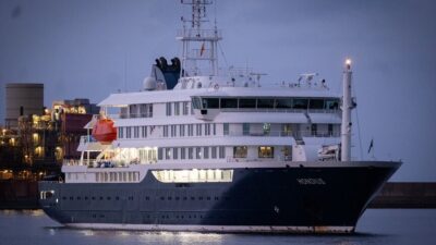 Hantavirüs vakalarının tespit edildiği Hollanda bandıralı "MV Hondius" yolcu gemisi,