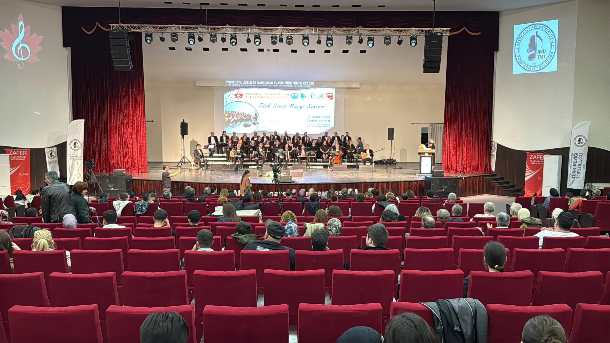 Afyon Kocatepe Üniversitesi (AKÜ) Atatürk Kongre Merkezi, özel bir müzik
