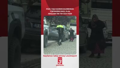 Polis, yaşlı kadının yoldan yürümesine neden olan araçlara tek tek