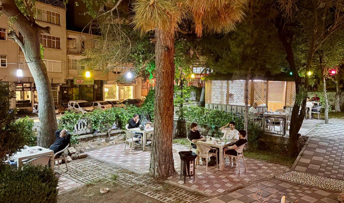 Afyonkarahisar’ın termali, seraları ve patatesiyle ünlü büyük ilçesi Sandıklı, yaz