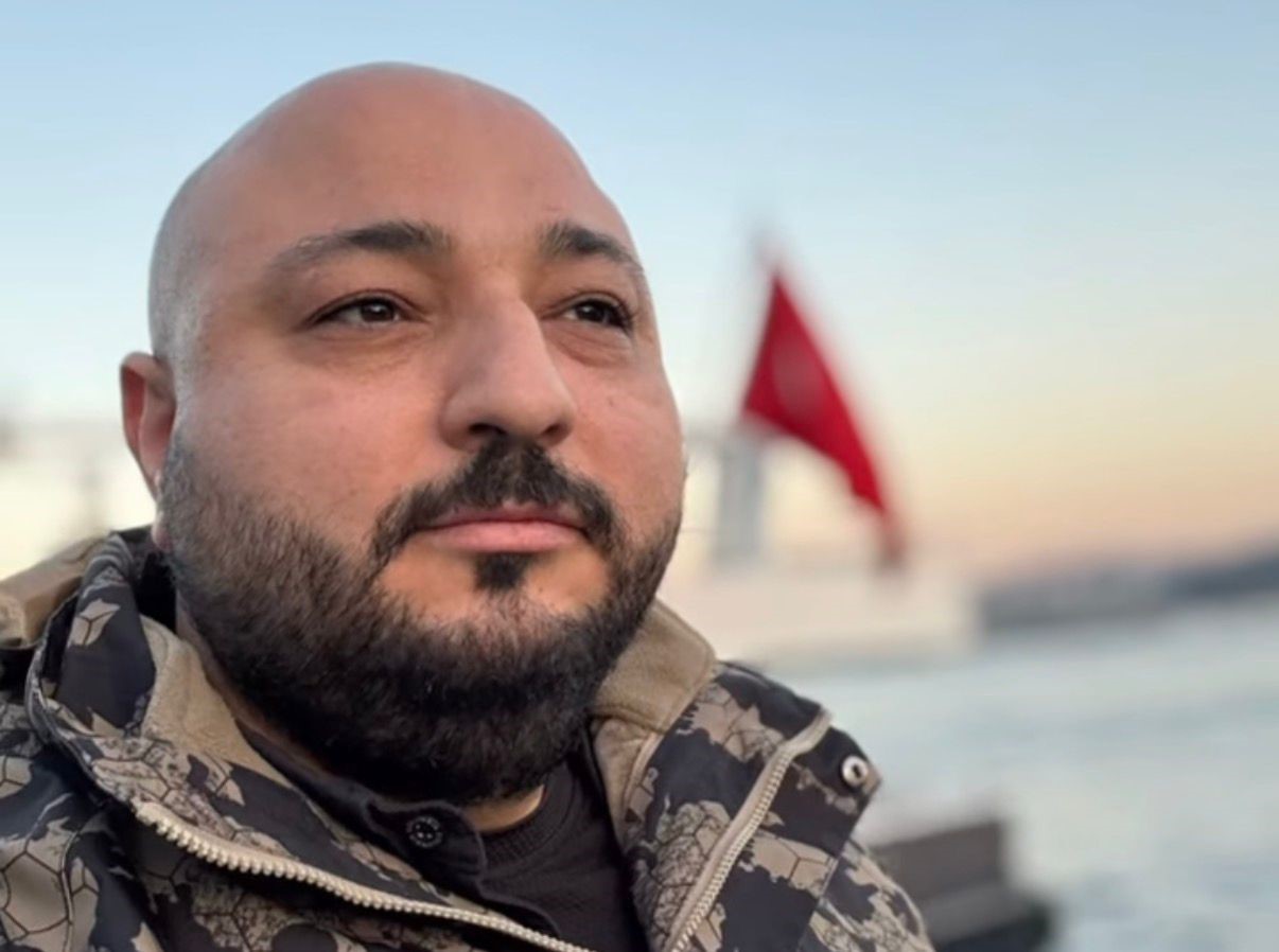 İzmir'in Çeşme ilçesinde tatil yapan internet fenomeni Dilan Polat ve
