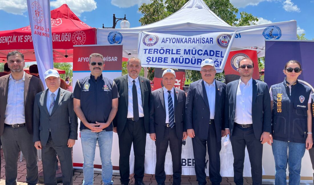 Afyonkarahisar İl Emniyet Müdürlüğü, geleceğin mimarı olan üniversite gençliğini terör