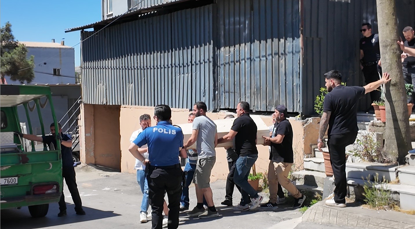 İstanbul'un Pendik ilçesinde bir iş yerinde meydana gelen feci olayda,