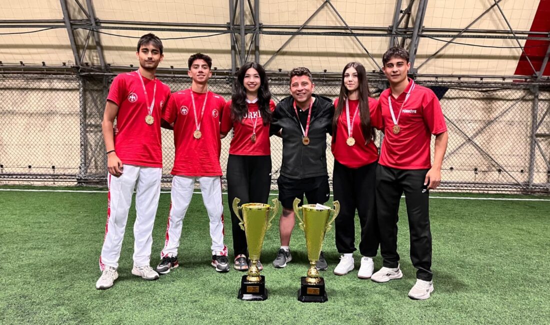 Afyonkarahisar’ın ev sahipliğinde gerçekleştirilen Okul Sporları Kriket Türkiye Şampiyonası’nda, Ankara'nın