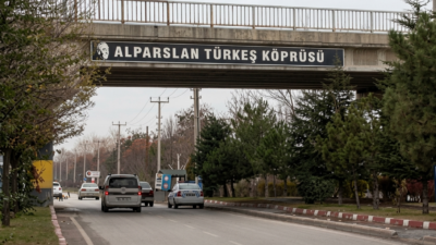 Afyonkarahisar Belediyesi, kent ulaşımında düzenleme çalışmaları kapsamında Alparslan Türkeş Köprüsü